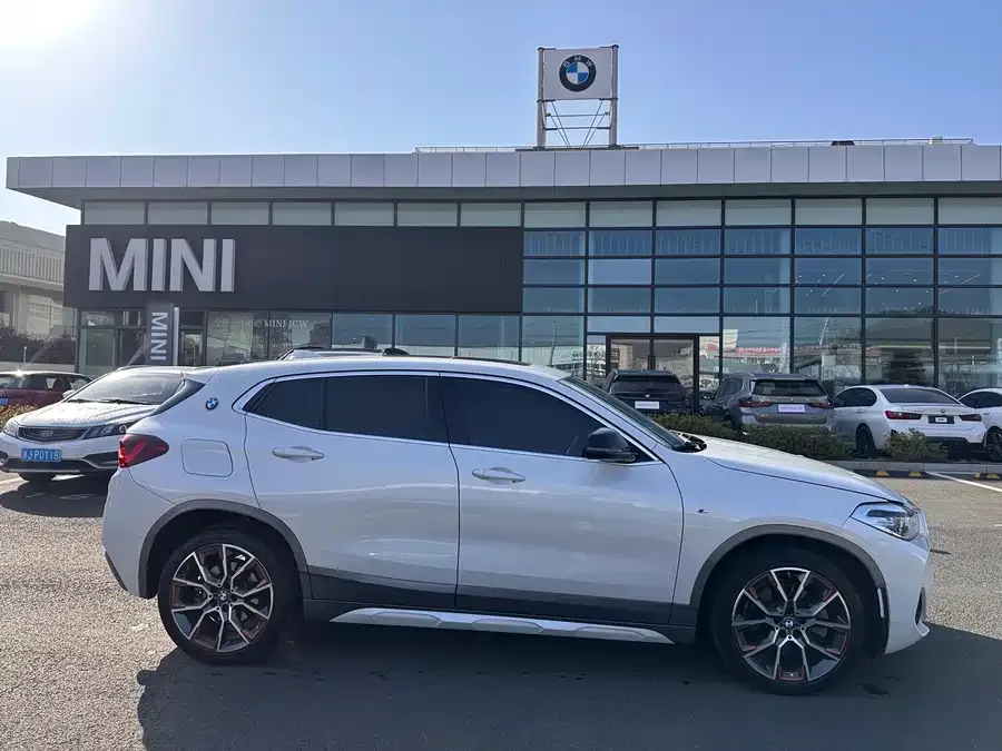 BMW X2 2022 sDrive25i Night Edition 2022 — миниатюра 5