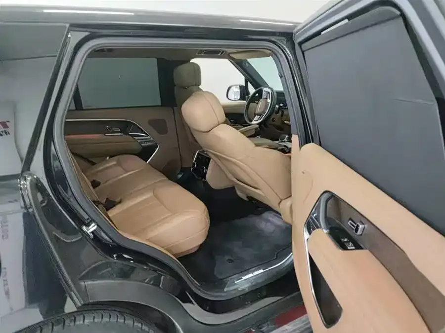 Land Rover Range Rover Range Rover 2025 3.0 L6 400PS Grand Edition 2025 — миниатюра 3