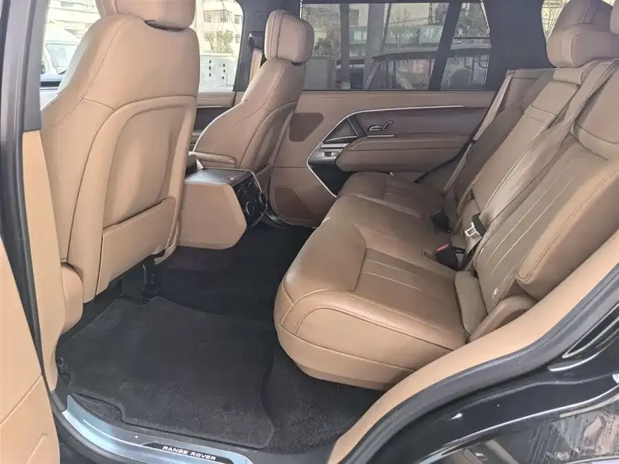 Land Rover Range Rover Range Rover 2025 3.0 L6 400PS Grand Edition 2025 — миниатюра 4