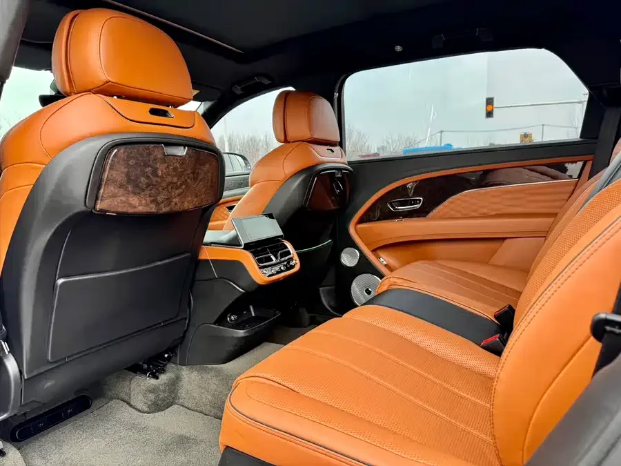 Bentley Bentayga Bentayga 2023 4.0T V8 Long Wheelbase Yadu Edition 2023 — миниатюра 2