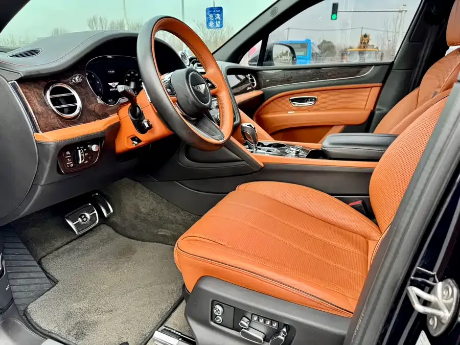 Bentley Bentayga Bentayga 2023 4.0T V8 Long Wheelbase Yadu Edition 2023 — миниатюра 4