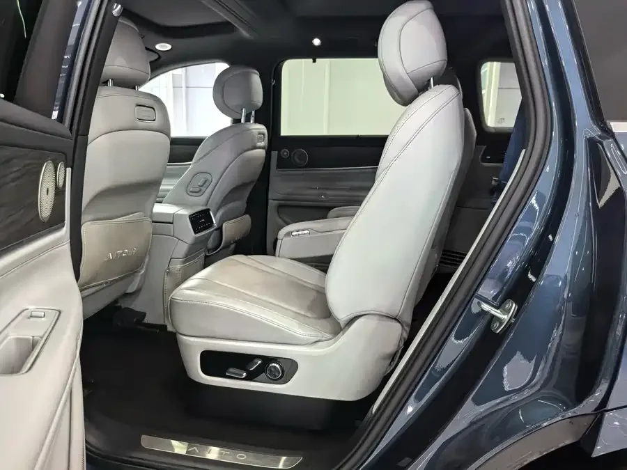 AITO M9 M9 2024 Extended Range Ultra Edition 42kWh 6-seater Edition 2024 — миниатюра 2