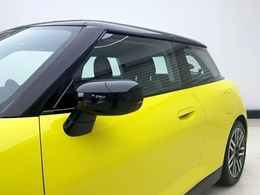MINI electric COOPER Electric MINI COOPER 2024 456km COOPER E Classic 2024 — миниатюра 3