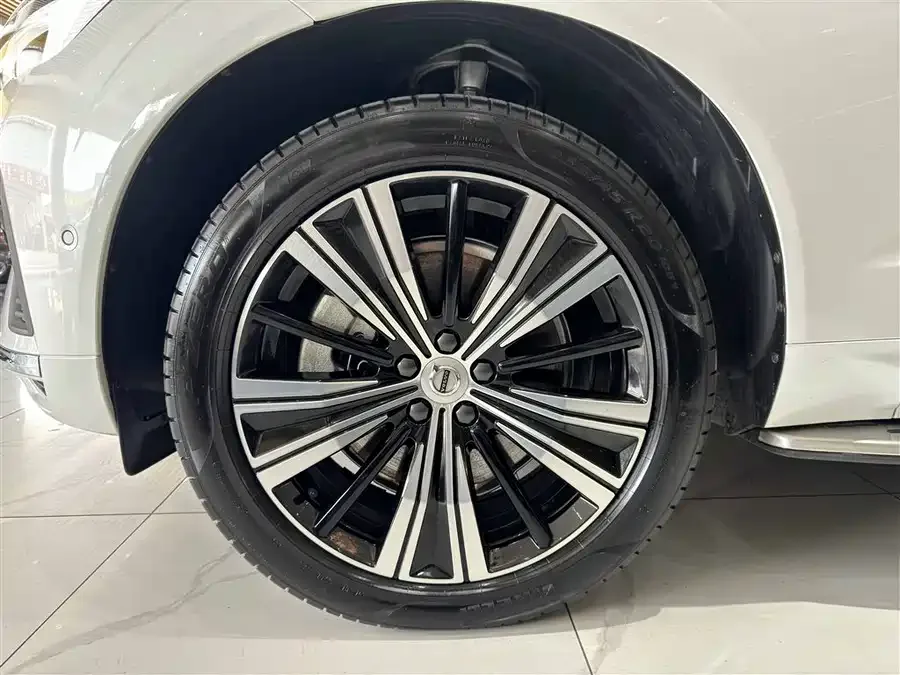 Volvo XC60 Plug-in Hybrid 2023 T8 Plug-in Hybrid Long-range Four-wheel Drive Zhiyuan Luxury Edition 2023 — миниатюра 3