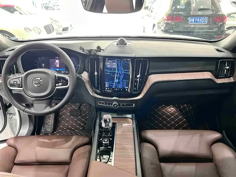 Volvo XC60 Plug-in Hybrid 2023 T8 Plug-in Hybrid Long-range Four-wheel Drive Zhiyuan Luxury Edition 2023 — миниатюра 4