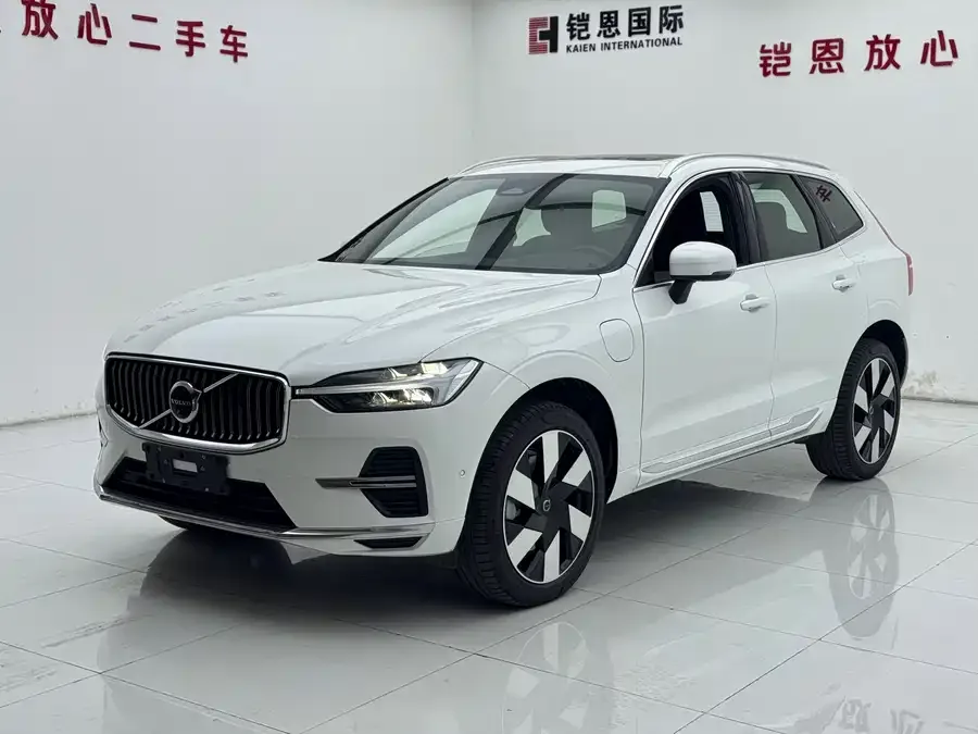 Volvo XC60 Plug-in Hybrid 2025