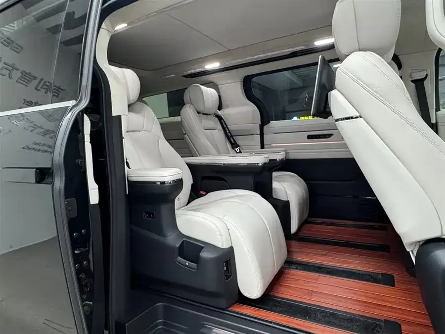 Geely Yizhen L380 Yizhen L380 2024 140 degree 6-seater 4WD Ultra 2025 — миниатюра 3
