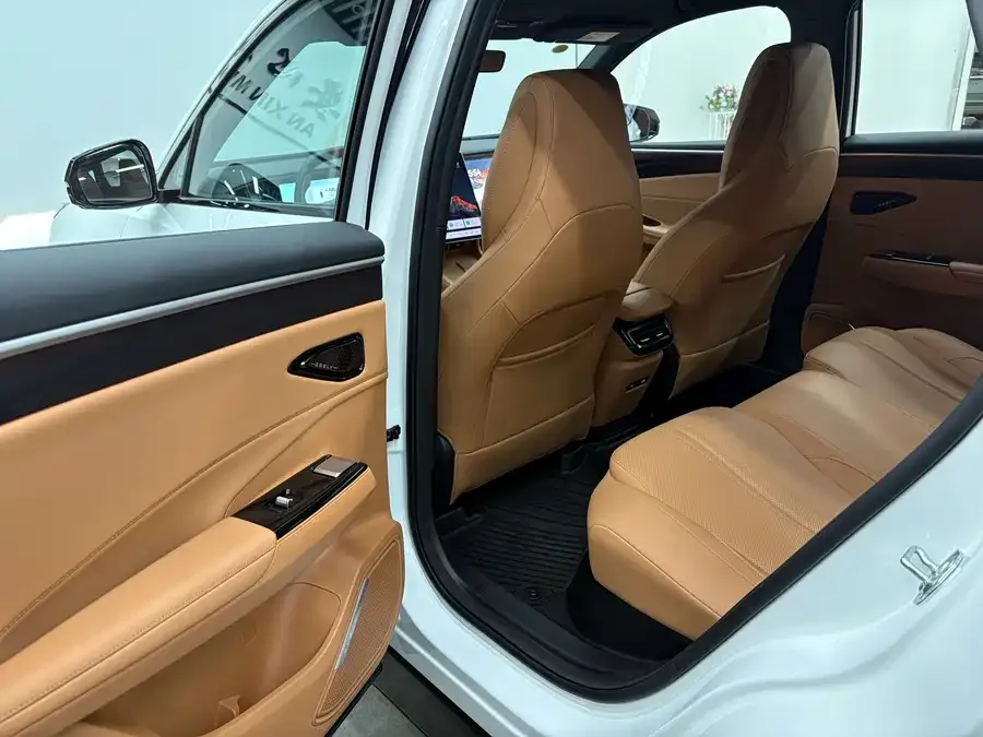 Geely Galaxy L7 Galaxy L7 2025 EM-i 115km Exploration+ Edition 2025 — миниатюра 4