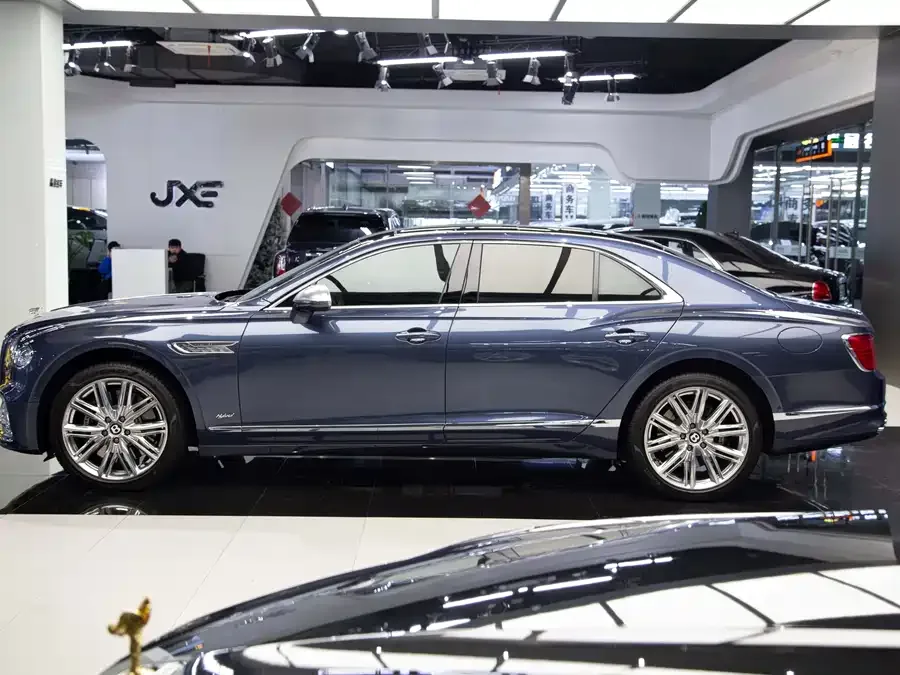 Bentley Flying Spur PHEV Mercedes-Benz Plug-in Hybrid 2022 2.9T V6 Hybrid Mulliner 2022 — миниатюра 4