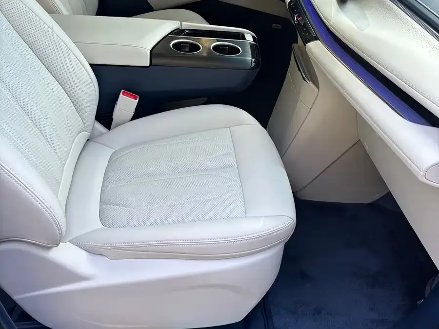 Buick GL8 New Energy 2024 Lu Zun Luxury Edition 6 Seaters 2024 — миниатюра 3