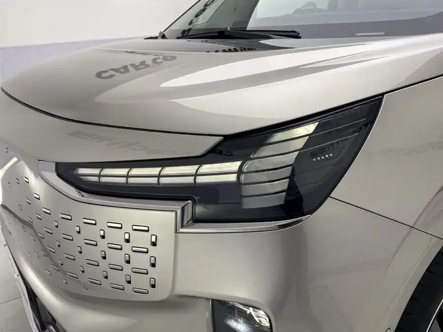 Volvo EM90 2025 Ultra six-seater 2024 — миниатюра 3