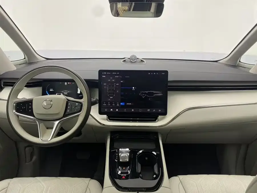 Volvo EM90 2025 Ultra six-seater 2024 — миниатюра 4