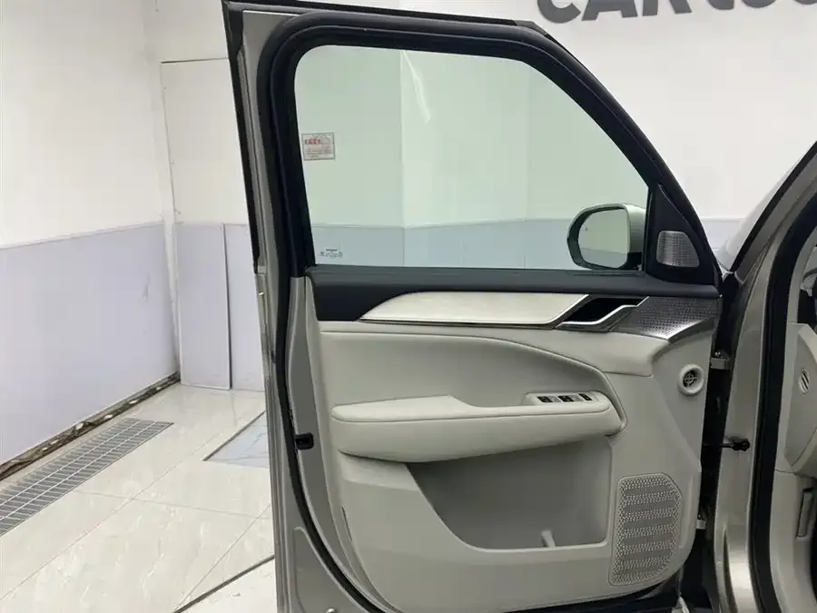 Volvo EM90 2025 Ultra six-seater 2024 — миниатюра 5