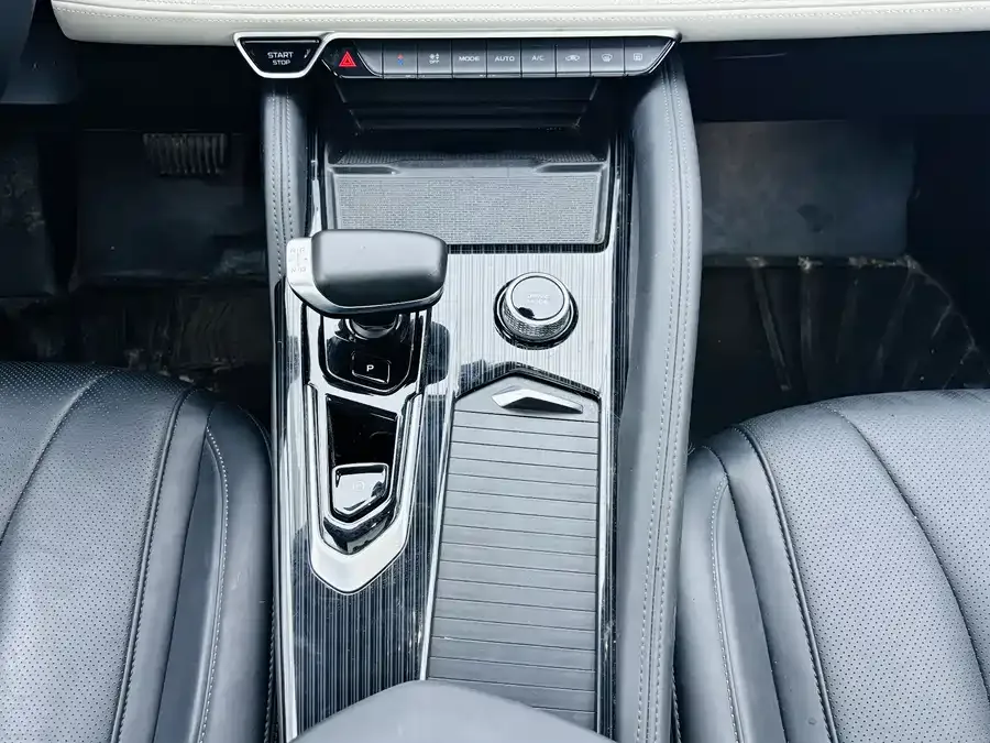 Geely Monjaro Xingyue L 2023 2.0TD High Power Automatic 2WD Flagship Model 2023 — миниатюра 3