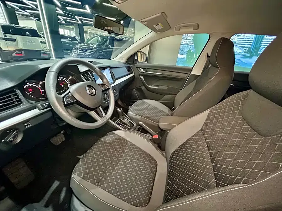 Skoda Kamiq 2024 KAMIQ 1.5L Automatic Power Edition 2024 — миниатюра 3