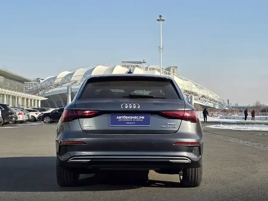 Audi A3 2022 Sportback 35 TFSI Fashionable and Elegant 2023 — миниатюра 2