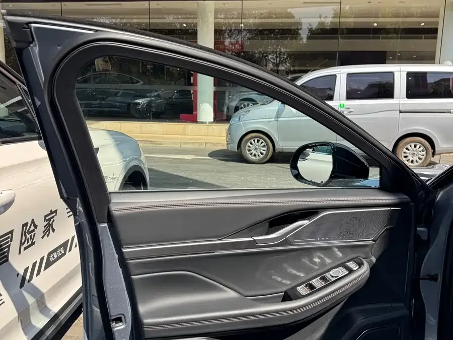 Lincoln Z 2025 2.0T Premium Edition 2025 — миниатюра 5