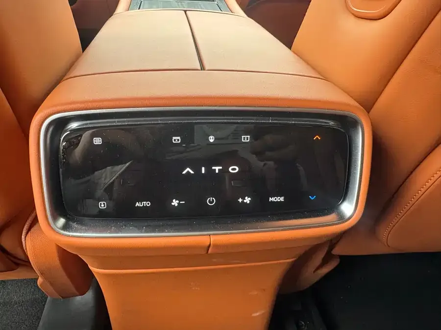 AITO M9 M9 2024 Extended Range Ultra Edition 42kWh 6-seater Edition 2025 — миниатюра 4