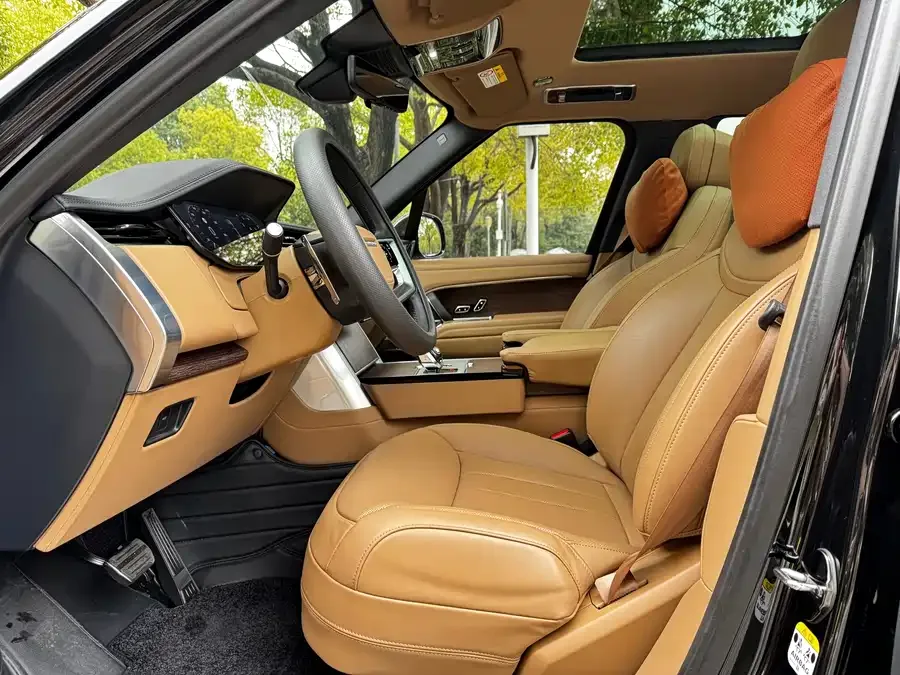 Land Rover Range Rover Range Rover 2024 3.0 L6 400PS Grand Extended Edition 7 Seaters 2024 — миниатюра 2