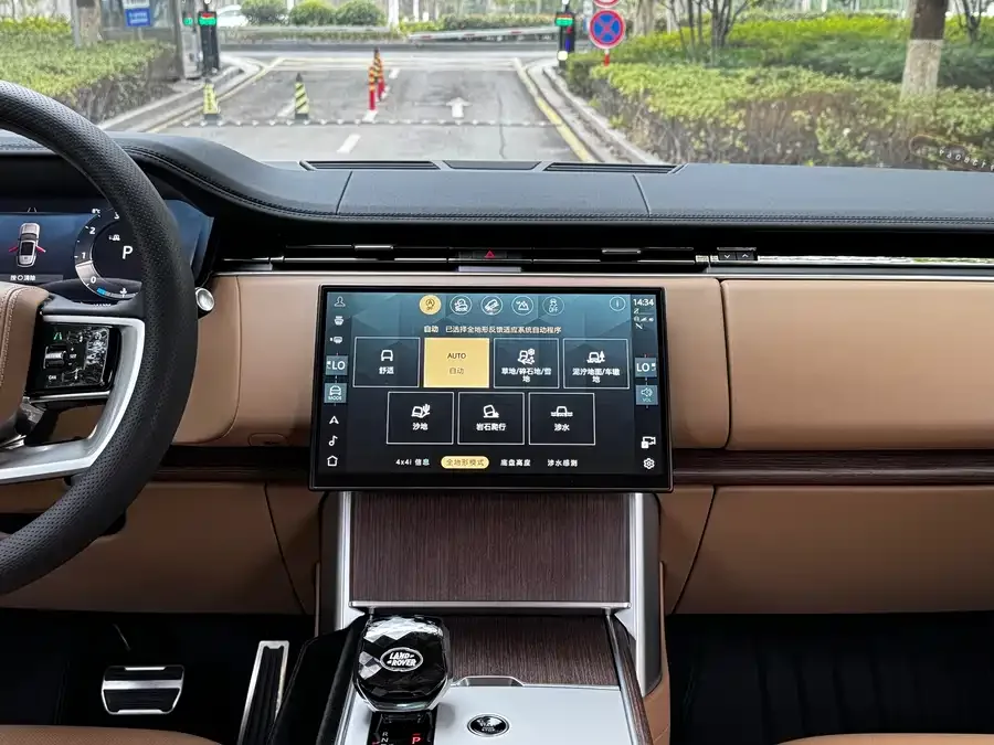 Land Rover Range Rover Range Rover 2024 3.0 L6 400PS Grand Extended Edition 7 Seaters 2024 — миниатюра 4