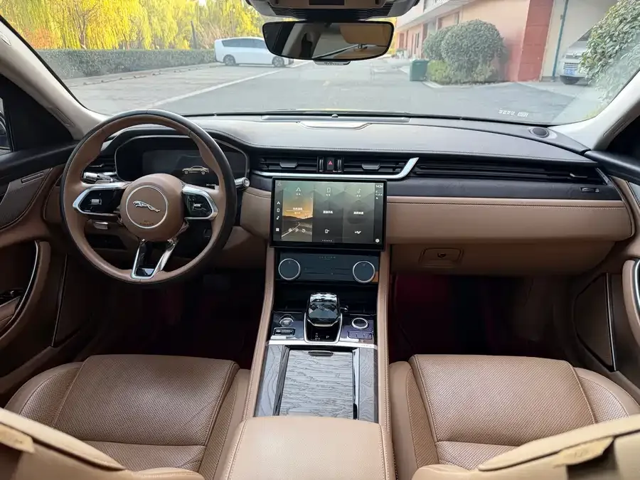Jaguar XFL 2022 XFL 2.0T P250 2WD Exclusive Luxury Edition 2022 — миниатюра 2