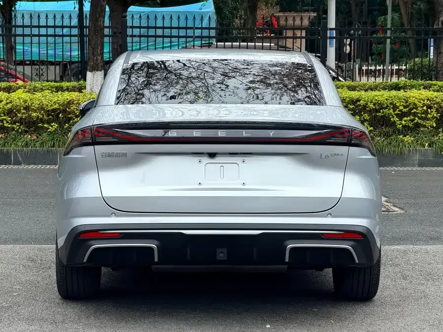Geely Galaxy L6 Galaxy L6 2025 EM-i 140km Starship Edition 2025 — миниатюра 5