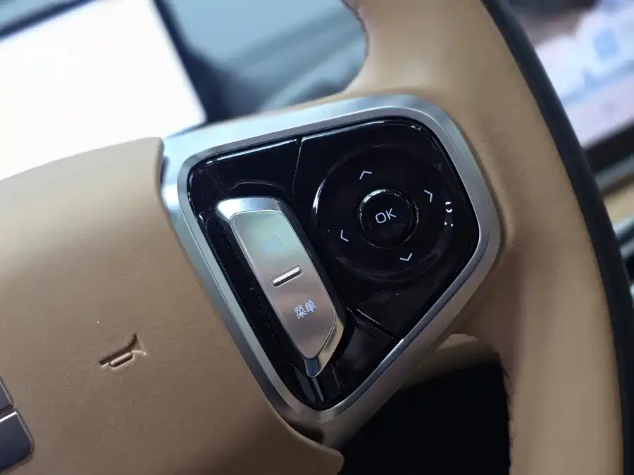 Geely Galaxy A7 Galaxy A7 2025 EM-i 150km Explorer+ Edition 2025 — миниатюра 2