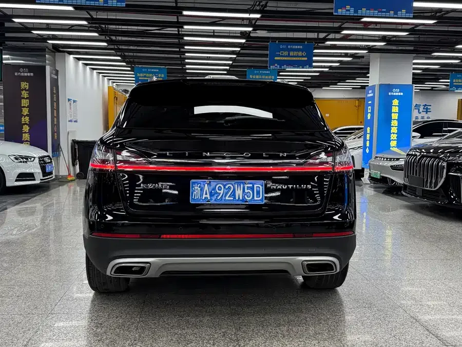 Lincoln Navigator Navigator 2021 2.0T 4WD Premium Edition 2022 — миниатюра 2