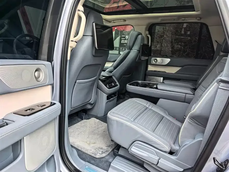 Lincoln Navigator Navigator 2020 3.5T Long-axis Presidential Edition 2022 — миниатюра 3