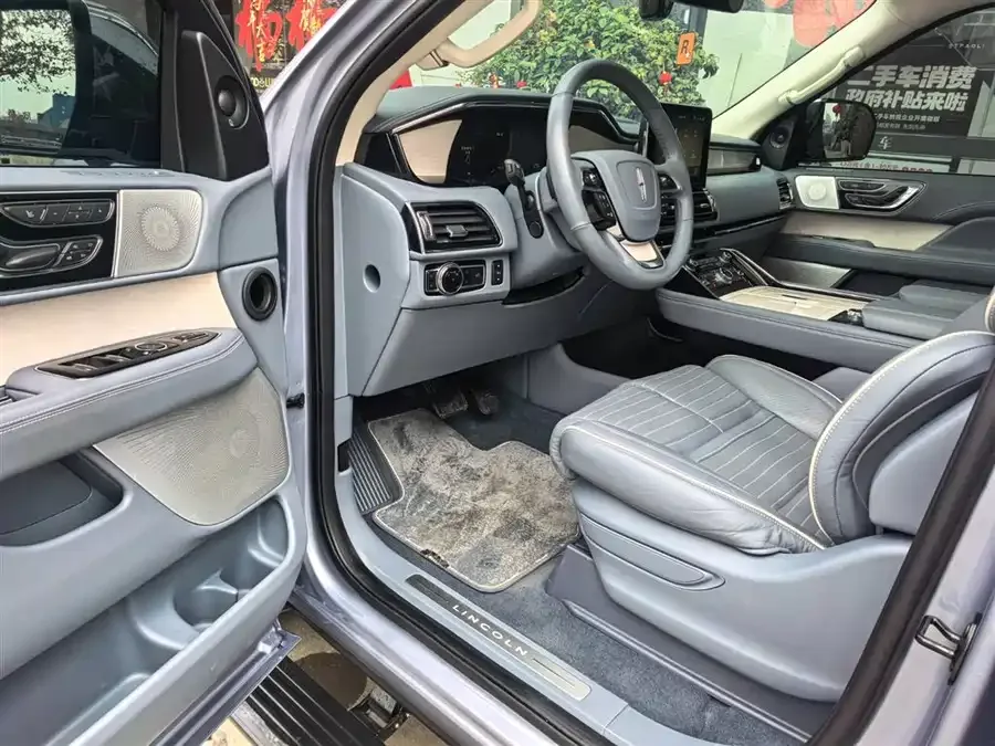 Lincoln Navigator Navigator 2020 3.5T Long-axis Presidential Edition 2022 — миниатюра 4