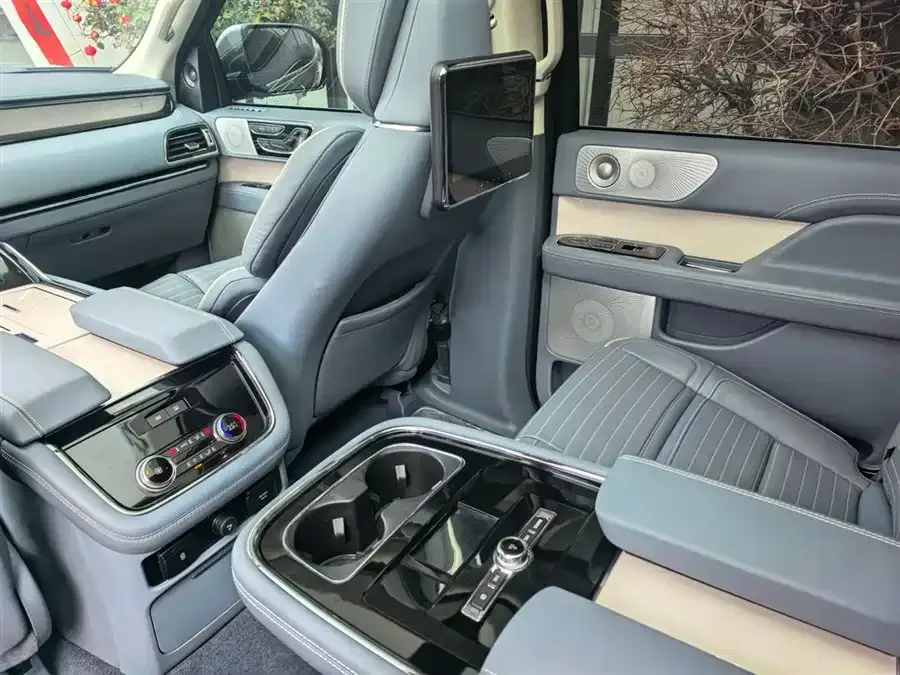 Lincoln Navigator Navigator 2020 3.5T Long-axis Presidential Edition 2022 — миниатюра 5