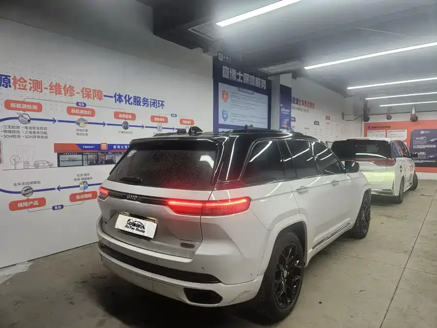 Jeep Grand Cherokee 4xe Grand Cherokee 4xe (Imported) 2023 4xe Peak Edition 2023 — миниатюра 4