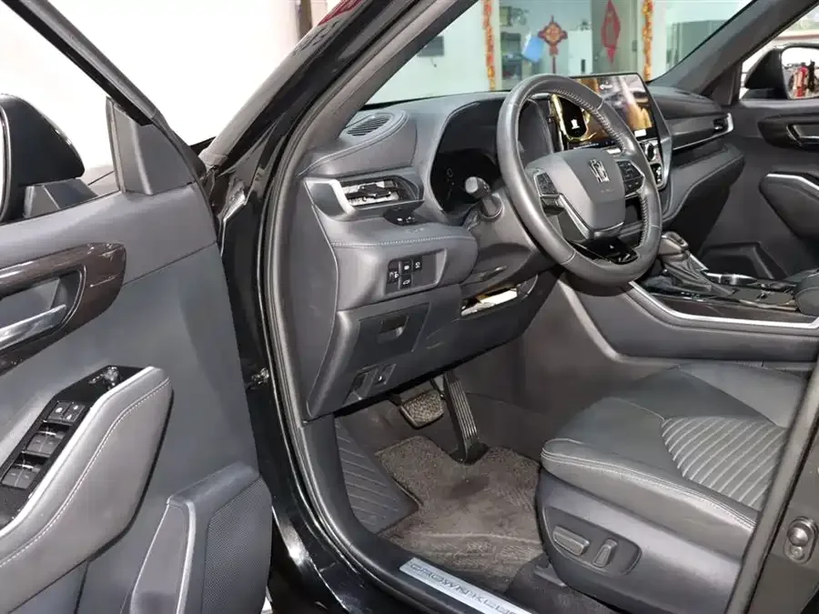Toyota Crown Land Crown Land 2022 2.5L HEV 4WD Premium Edition 2023 — миниатюра 3