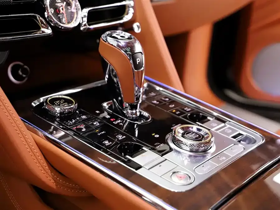 Bentley Flying Spur Mercedes-Benz 2022 4.0T V8 Standard Edition 2023 — миниатюра 3