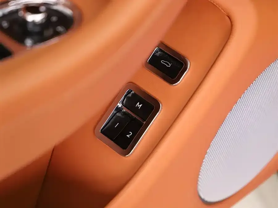 Bentley Flying Spur Mercedes-Benz 2022 4.0T V8 Standard Edition 2023 — миниатюра 5