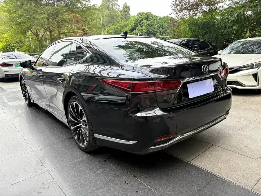 Lexus LS 2021 500h Executive Edition 2022 — миниатюра 3