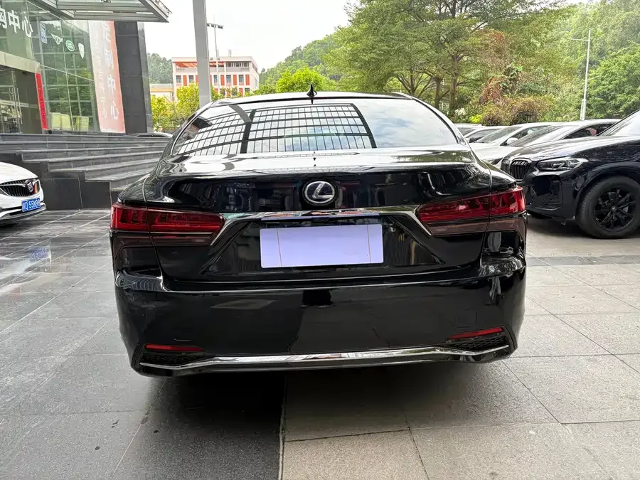 Lexus LS 2021 500h Executive Edition 2022 — миниатюра 5