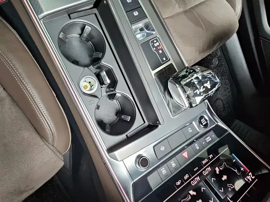 Audi A7L 2024 45TFSI S-line Dream Flow Crystal Set 2024 — миниатюра 2