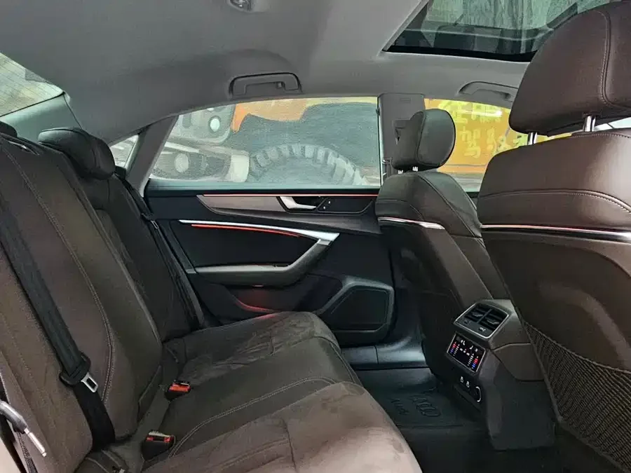 Audi A7L 2024 45TFSI S-line Dream Flow Crystal Set 2024 — миниатюра 3