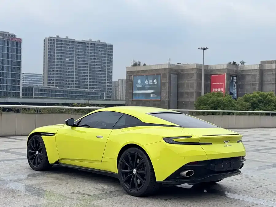 Aston Martin DB11 2019 4.0T V8 Coupe 2023 — миниатюра 5