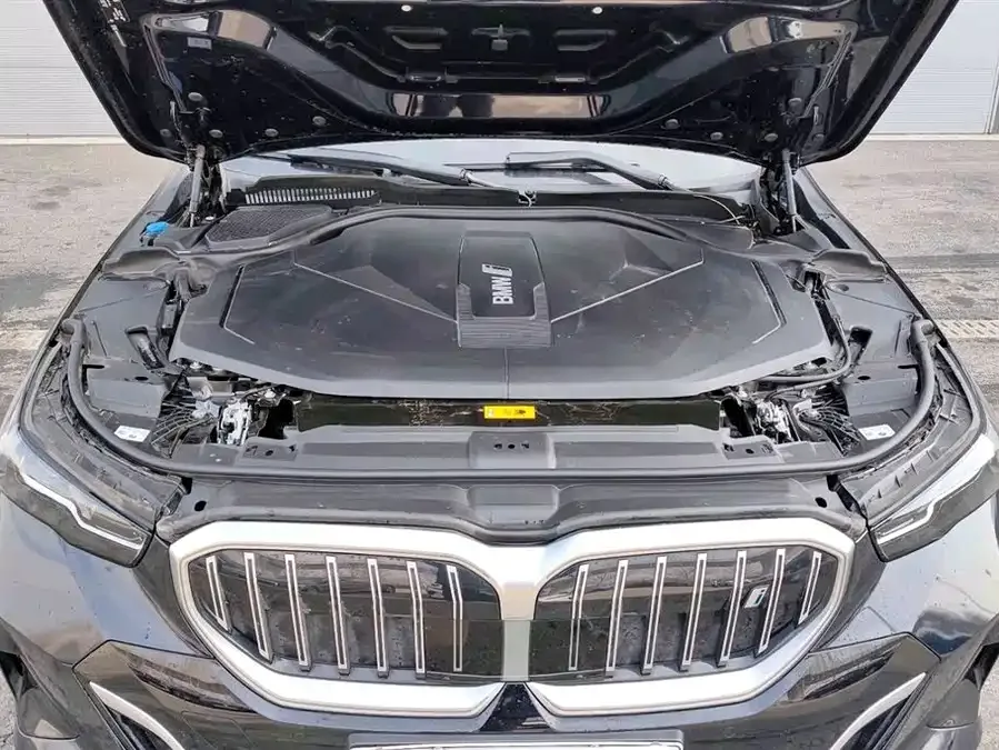 BMW i5 2024 eDrive 35L M Sport Package 2025 — миниатюра 4