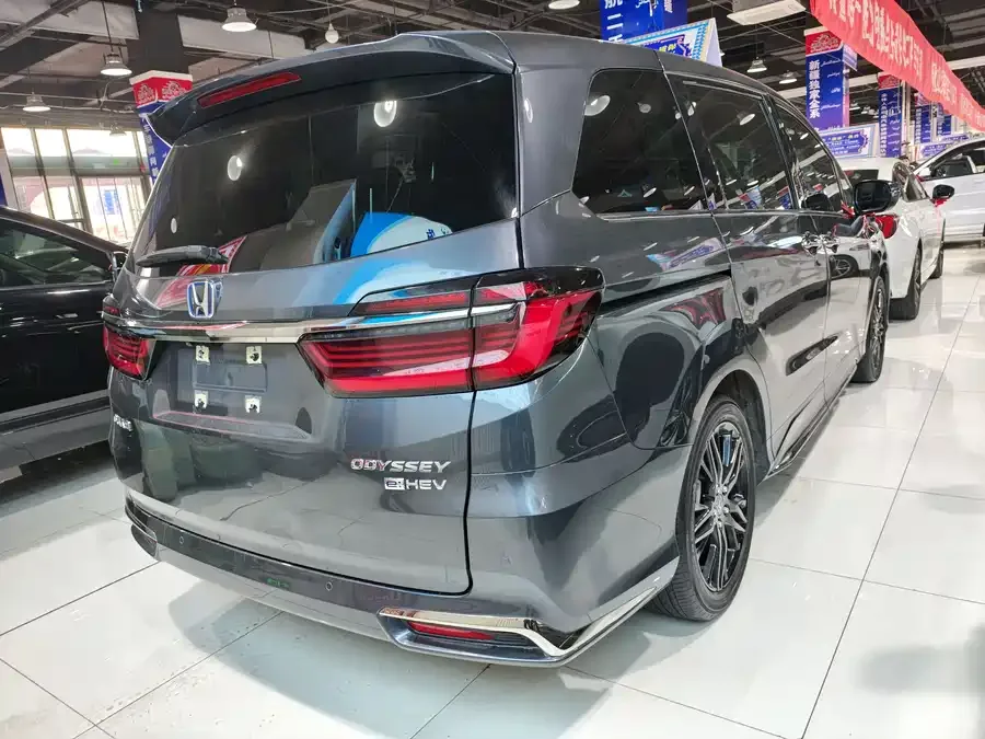 Honda Odyssey 2022 Odyssey 2.0L e:HEV Elite Edition 2023 — миниатюра 3