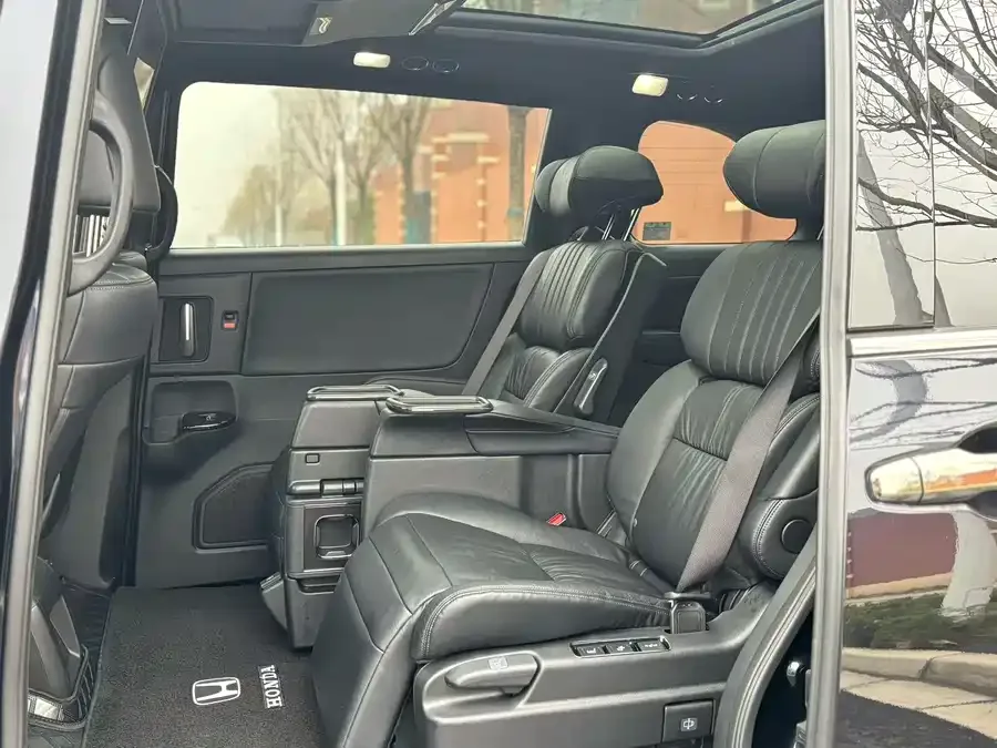 Honda Odyssey 2024 Odyssey 2.0L e:HEV Elite Edition 2024 — миниатюра 2