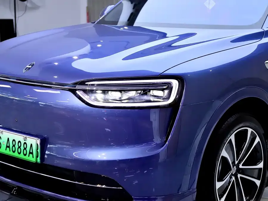 AITO M7 M7 2026 Extended Range Ultra 4WD 5-seater 2025 — миниатюра 3