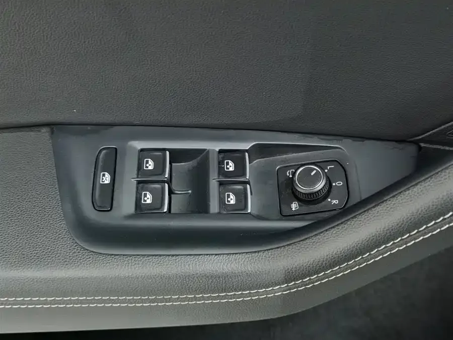 Volkswagen Magotan GTE plug-in hybrid Magotan GTE plug-in hybrid 2022 GTE luxury model 2022 — миниатюра 3