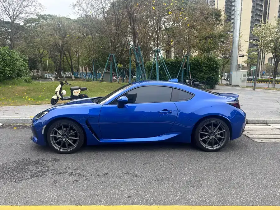 Subaru BRZ 2022 2.4L manual version 2022 — миниатюра 4
