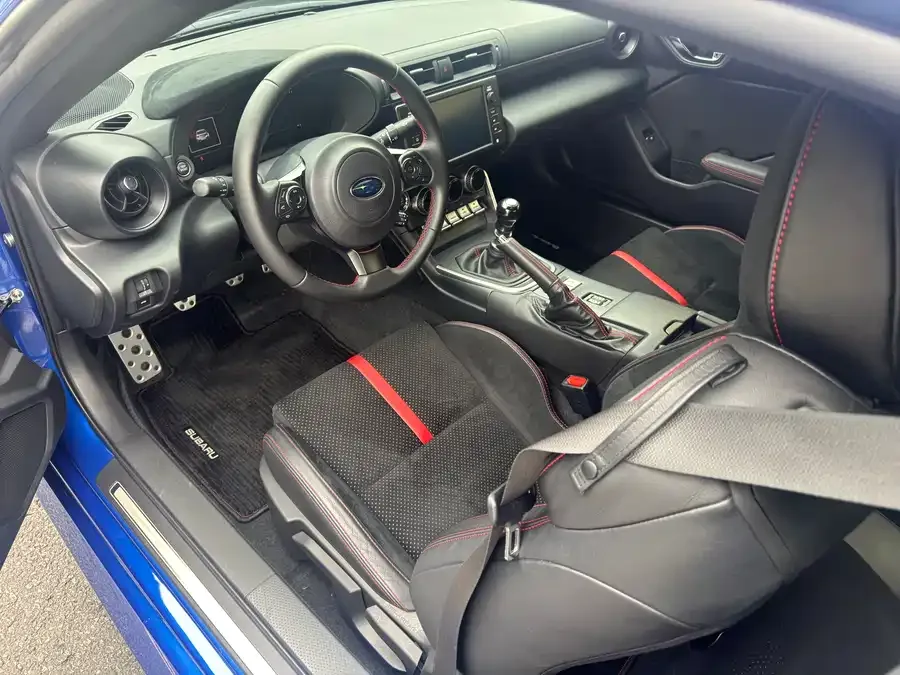 Subaru BRZ 2022 2.4L manual version 2022 — миниатюра 5