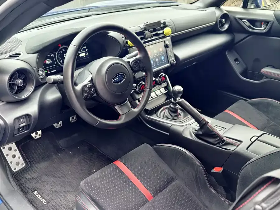 Subaru BRZ 2022 2.4L manual version 2022 — миниатюра 4