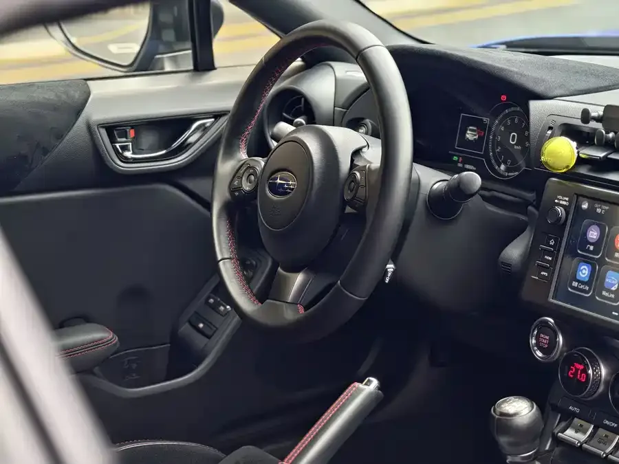 Subaru BRZ 2022 2.4L manual version 2022 — миниатюра 5