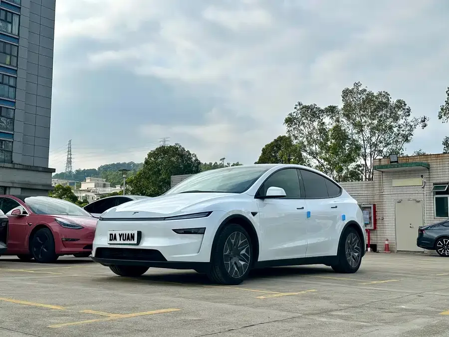 Tesla Model YL 2025